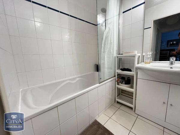 Appartement à louer 2 pièces 56.76m² Vierzon (18100)
