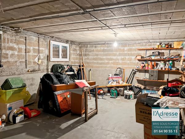 Maison avec fort potentiel 4 chambres possible 5 - 2337m² de terrain divisible + sous sol total