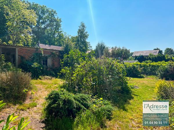 Maison avec fort potentiel 4 chambres possible 5 - 2337m² de terrain divisible + sous sol total