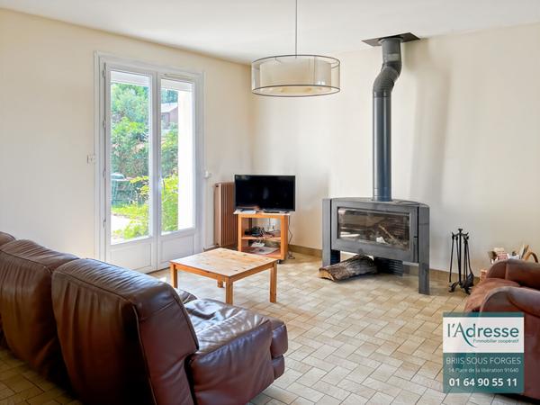 Maison avec fort potentiel 4 chambres possible 5 - 2337m² de terrain divisible + sous sol total