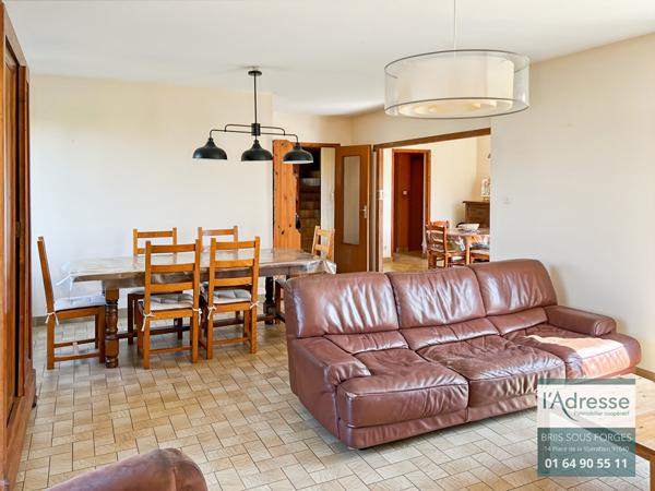 Maison avec fort potentiel 4 chambres possible 5 - 2337m² de terrain divisible + sous sol total