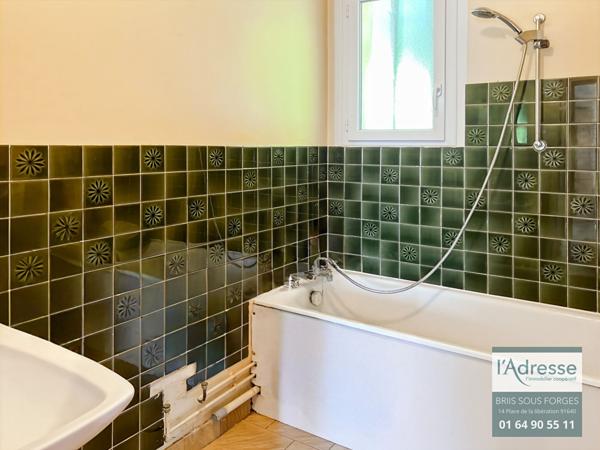 Maison avec fort potentiel 4 chambres possible 5 - 2337m² de terrain divisible + sous sol total