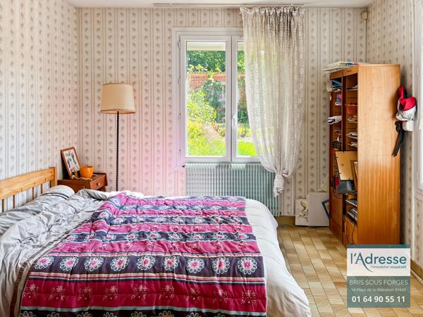 Maison avec fort potentiel 4 chambres possible 5 - 2337m² de terrain divisible + sous sol total