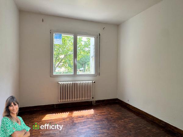 Maison
         5 pièces
        - 103 m² Exclusivité 225 000 € *