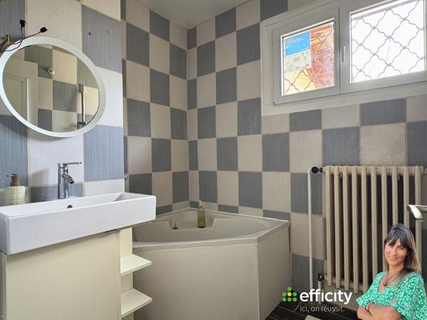 Maison
         5 pièces
        - 103 m² Exclusivité 225 000 € *
