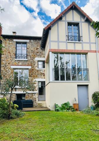 Versailles Porchefontaine maison 7 pièces 206 m² au sol (159 m² habitables) avec jardin clos et garage €1 280 000 ** - Référence 25365