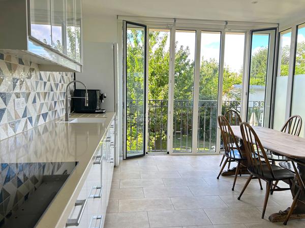 Versailles Porchefontaine maison 7 pièces 206 m² au sol (159 m² habitables) avec jardin clos et garage €1 280 000 ** - Référence 25365