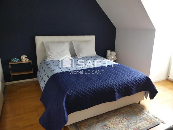 Maison avec espaces professionnels indépendants.