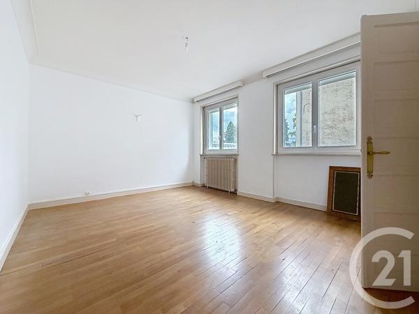 Appartement F6 à vendre  5 pièces - 119 m 2   GUERET  - 23
