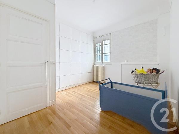 Appartement F6 à vendre  5 pièces - 119 m 2   GUERET  - 23