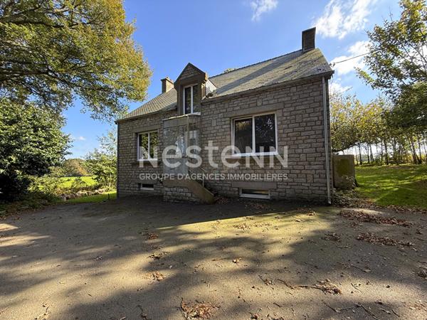 Charmante maison en pierre à rénover à vendre à MOREAC avec un terrain d'env 6230 m²