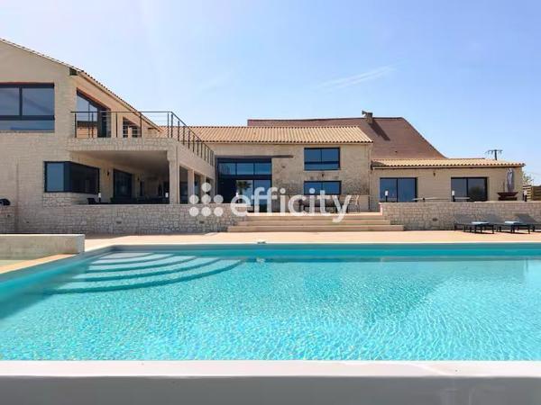 Maison
         12 pièces
        - 650 m² Bien prestige 2 099 000 € *