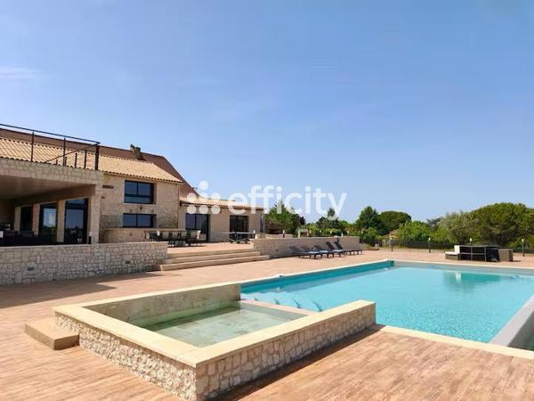 Maison
         12 pièces
        - 650 m² Bien prestige 2 099 000 € *