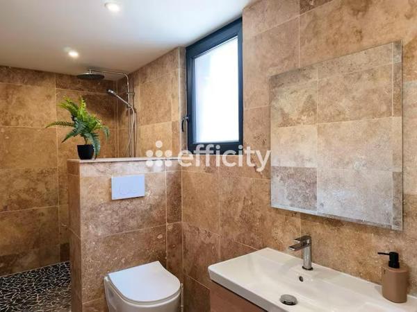 Maison
         12 pièces
        - 650 m² Bien prestige 2 099 000 € *