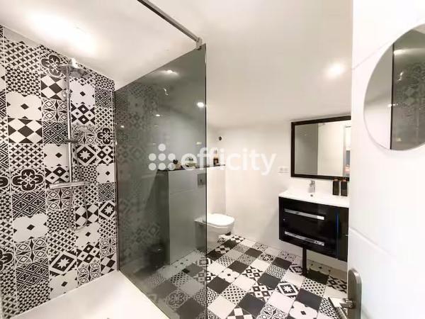 Maison
         12 pièces
        - 650 m² Bien prestige 2 099 000 € *