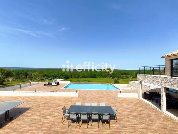 Maison
         12 pièces
        - 650 m² Bien prestige 2 099 000 € *