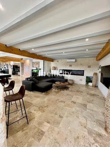 Maison
         12 pièces
        - 650 m² Bien prestige 2 099 000 € *