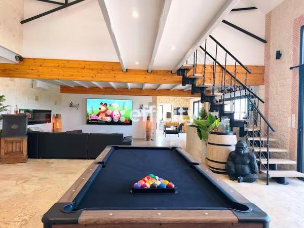 Maison
         12 pièces
        - 650 m² Bien prestige 2 099 000 € *