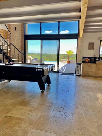 Maison
         12 pièces
        - 650 m² Bien prestige 2 099 000 € *