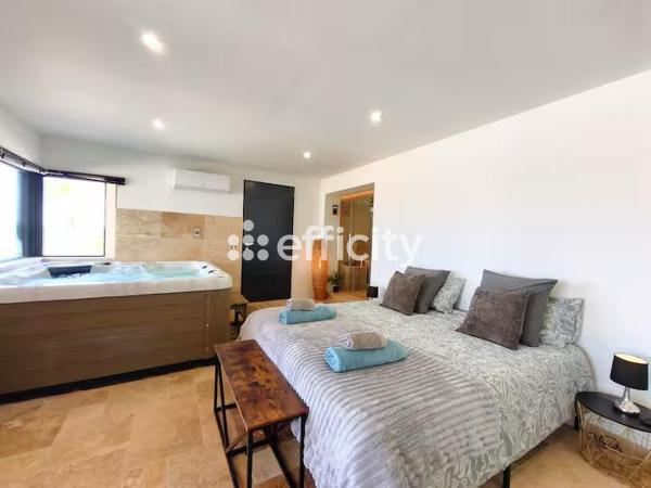 Maison
         12 pièces
        - 650 m² Bien prestige 2 099 000 € *