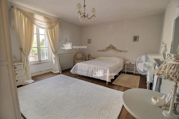 Maison Fenioux 5 pièce(s) 195.47 m2