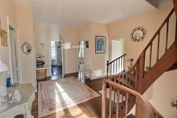 Maison Fenioux 5 pièce(s) 195.47 m2