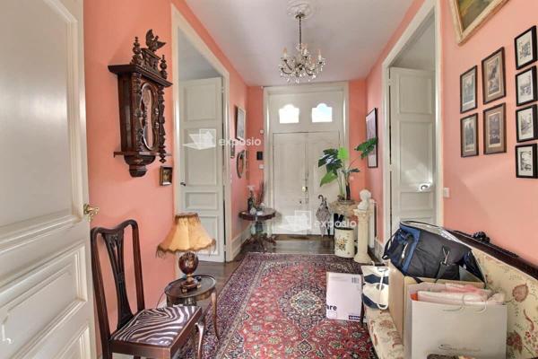 Maison Fenioux 5 pièce(s) 195.47 m2