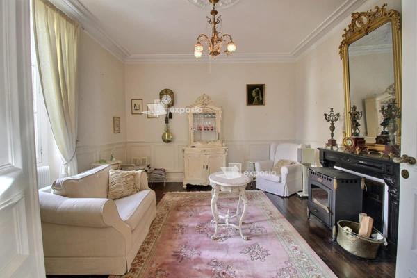 Maison Fenioux 5 pièce(s) 195.47 m2