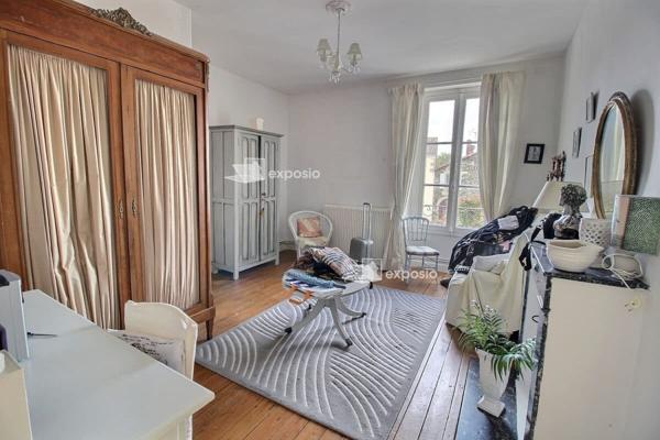 Maison Fenioux 5 pièce(s) 195.47 m2