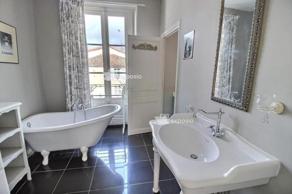 Maison Fenioux 5 pièce(s) 195.47 m2