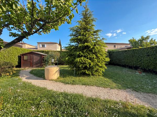 Maison de plain-pied 78 m² avec garage, jardin 693 m² et vue dégagée à Meyreuil