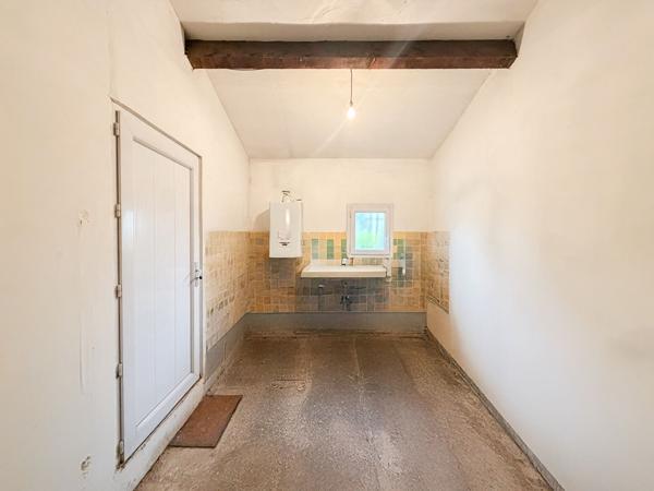 Maison de plain-pied 78 m² avec garage, jardin 693 m² et vue dégagée à Meyreuil