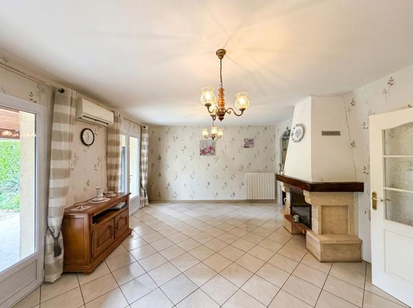 Maison de plain-pied 78 m² avec garage, jardin 693 m² et vue dégagée à Meyreuil