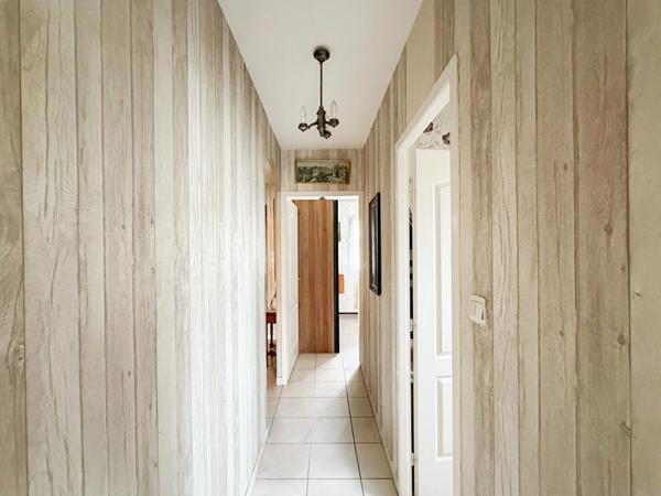 Maison de plain-pied 78 m² avec garage, jardin 693 m² et vue dégagée à Meyreuil