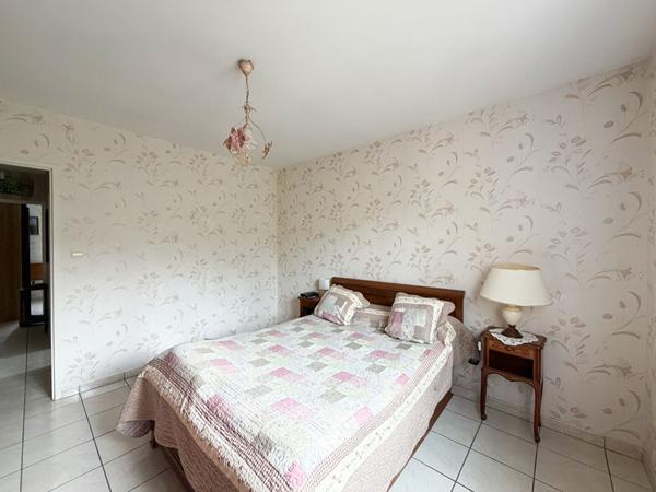 Maison de plain-pied 78 m² avec garage, jardin 693 m² et vue dégagée à Meyreuil