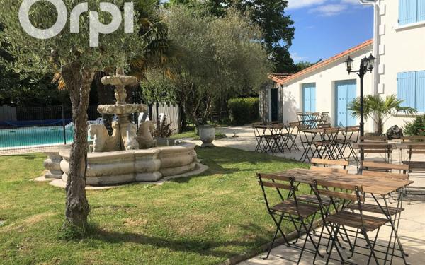 Immeuble à vendre    30 pièces •  Arvert