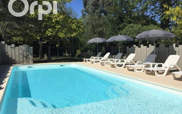 Immeuble à vendre    30 pièces •  Arvert