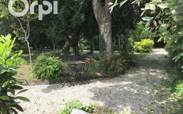 Immeuble à vendre    30 pièces •  Arvert