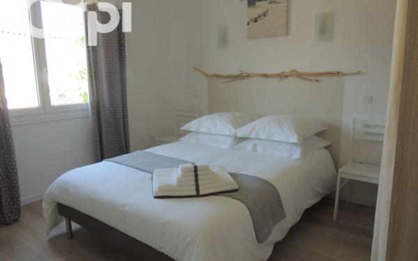 Immeuble à vendre    30 pièces •  Arvert