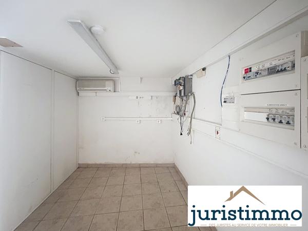 Immeuble d'habitation avec local commercial
