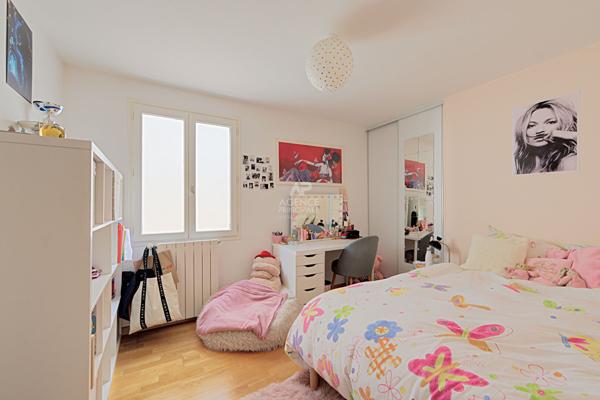 Maison Saint Germain En Laye 6 pièce(s) 130 m2 €925 000 ** - Référence 18132