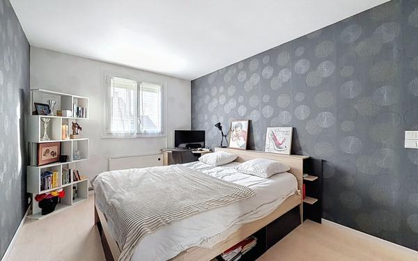 Maison à vendre    5 pièces • 105 m2 Voisins-le-Bretonneux