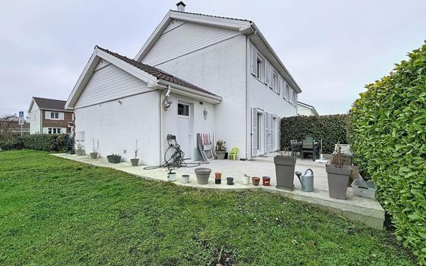 Maison à vendre    5 pièces • 105 m2 Voisins-le-Bretonneux
