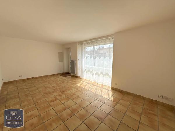 Appartement à louer 3 pièces 66.85m² Blaye (33390)
