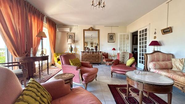 Vente
                Appartement106 m² - 4 Pièces -
                    BORDEAUX (33200)
