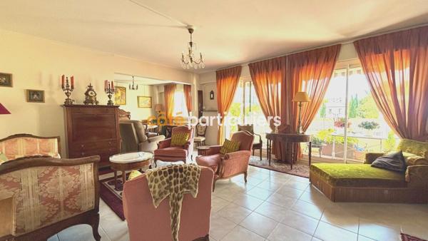 Vente
                Appartement106 m² - 4 Pièces -
                    BORDEAUX (33200)