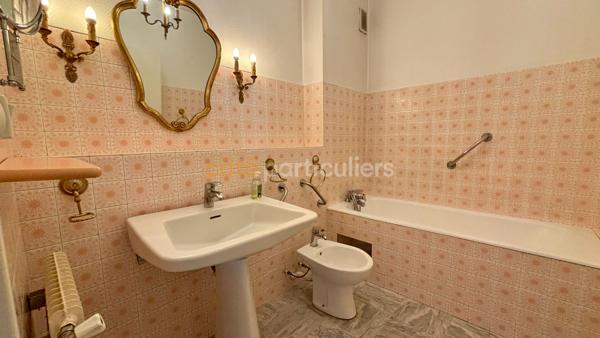Vente
                Appartement106 m² - 4 Pièces -
                    BORDEAUX (33200)