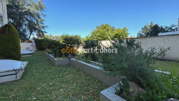 Vente
                Appartement106 m² - 4 Pièces -
                    BORDEAUX (33200)