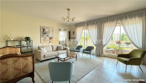 Vente
                Appartement106 m² - 4 Pièces -
                    BORDEAUX (33200)
