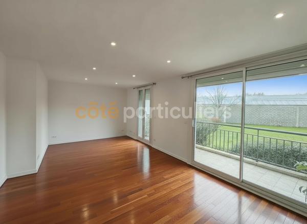 Vente
                Appartement106 m² - 4 Pièces -
                    BORDEAUX (33200)